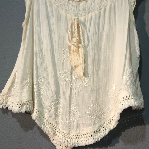 Cream detailed Blouse - Picture 2 of 3